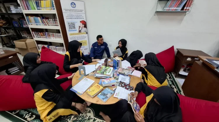 Siswi MTs di Bintan Ajak Hidupkan Suasana Perpustakaan BPMP Kepri