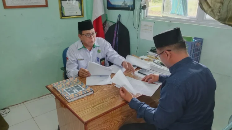 Pengawas Madrasah Bina Kepala MTs Darul Iman Soal Laporan BOS