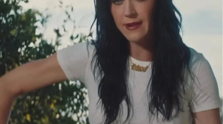 Katy Perry Rilis Director’s Cut ‘The One That Got Away’ setelah 15 Tahun