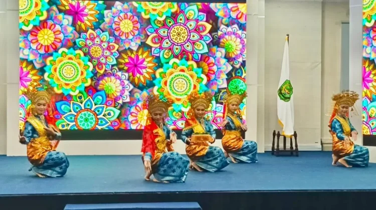 Kartini Masa Kini Bersinar, Tari Persembahan Siswi MTsN Curi Perhatian