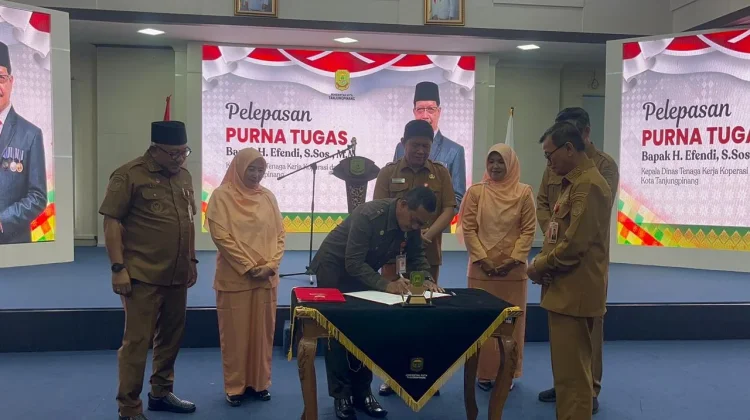 Lis Darmansyah Apresiasi Pengabdian Delapan Tahun Kadisnakerkopum Efendi