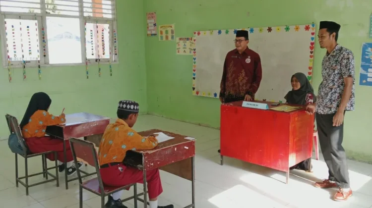 Pengawas Madrasah Lingga Monitoring dan Bina AMKP di Senayang