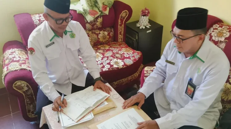 Pengawas Madrasah Bina Disiplin Guru dan TU Lingga