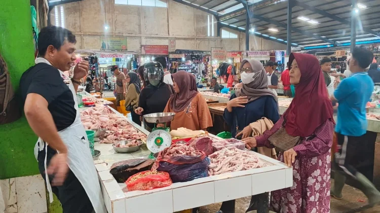 Harga Daging Beku Rp135 Ribu, Stok Langka di Pasar Bintan Center