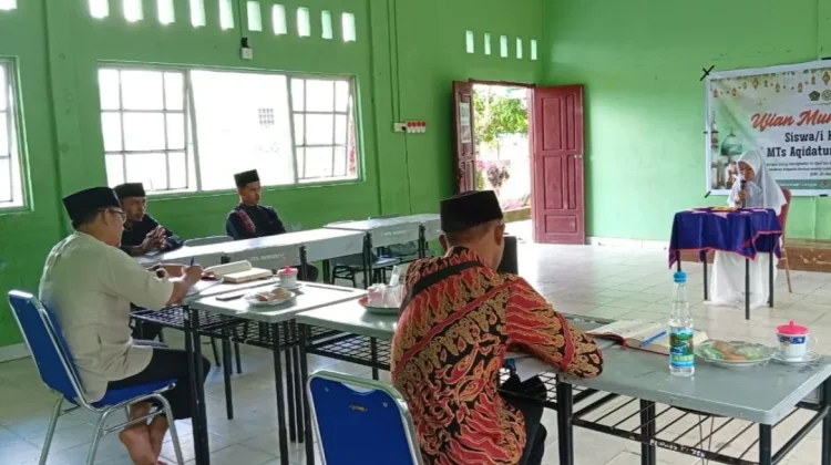 Sebanyak 28 Siswa MTs Aqidatunnajin Daik Melaksanakan Ujian Munaqasyah