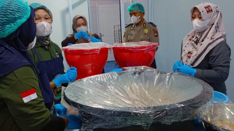 Polres Lingga Uji Ketat Makanan Gratis Demi Keamanan