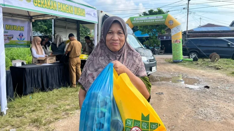 Gerakan Pangan Murah di Tanjung Unggat Disambut Antusias Warga