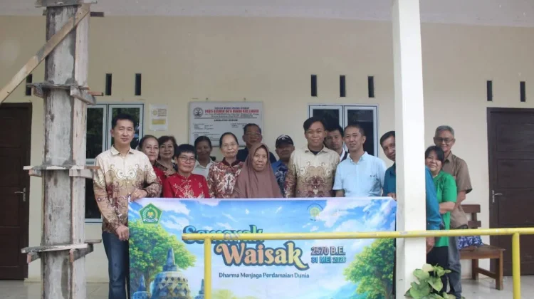 Kemenag Lingga dan Vihara Waisak Berbagi Kasih Lansia
