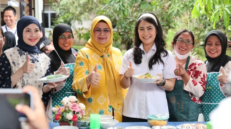 Wamen Isyana Tinjau Demo Masak DASHAT di Gunung Kijang