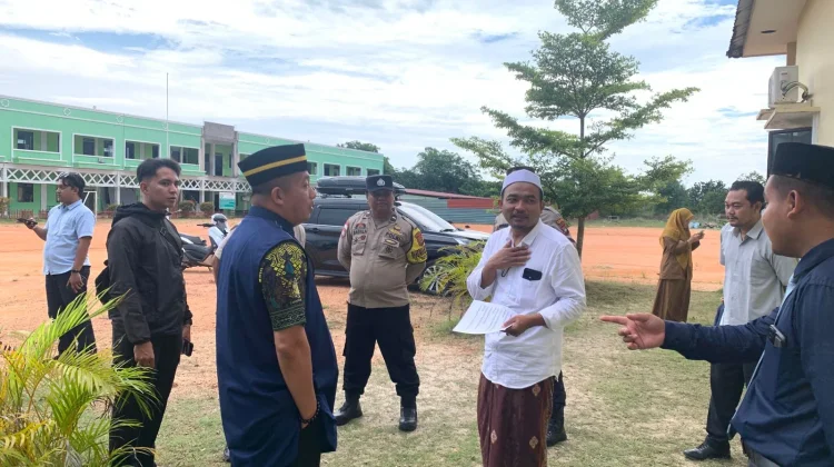 Kapolda Kepri Serahkan Sapi Kurban untuk Ponpes di Bintan