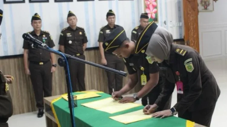 Kajari Bintan Lantik dan Ambil Sumpah PNS Baru