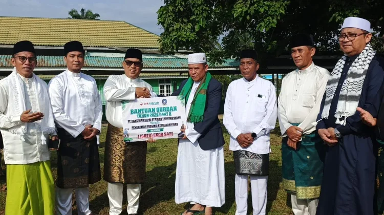 BRK Syariah Serahkan Sapi Kurban untuk Warga Dabo