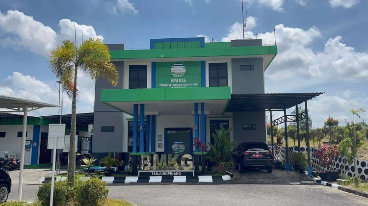 Tanjungpinang hujan ringan pagi, berawan siang hingga dini hari