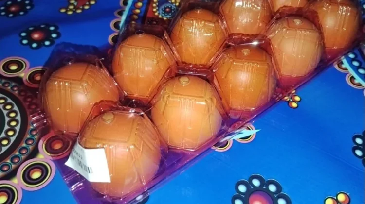 Baru Beli Telur tapi Rasa dan Aromanya Tidak Biasa ? Cek Penyebabnya !