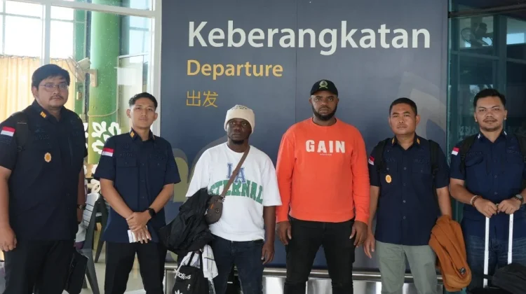 Rudenim Pusat Tanjungpinang Deportasi 2 WNA yang Overstay
