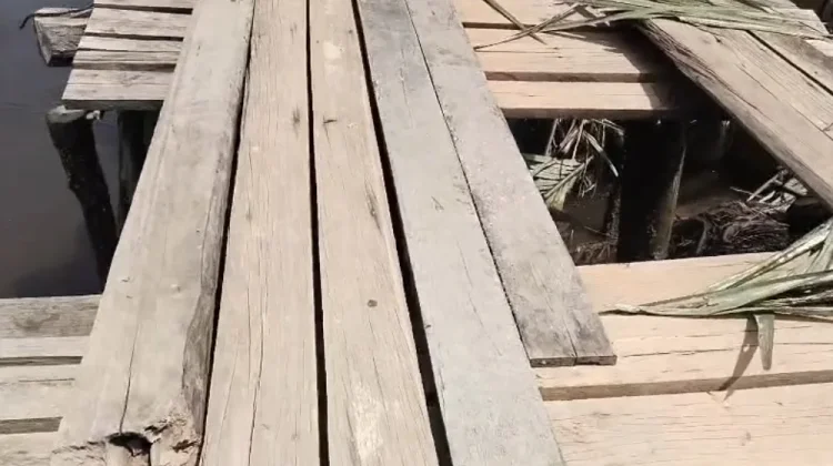 Jembatan Kayu Marok Kecil Rusak Parah