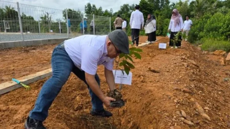 Peringati Hari Lingkungan Hidup Umrah Gelar Aksi Tanam Pohon