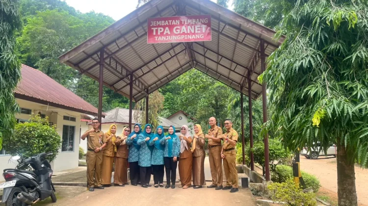 TP PKK Tanjungpinang Tinjau Pengelolaan Sampah di TPA Ganet