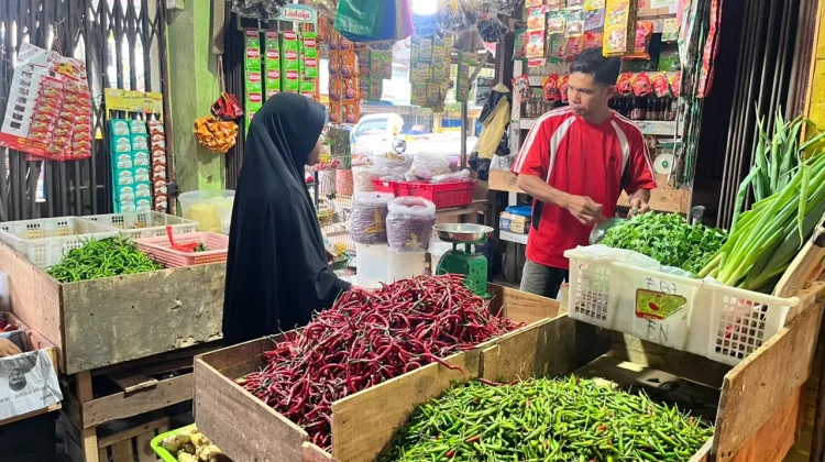 Harga Cabai Merah di Pasar Bintan Center Turun, Daya Beli Masyarakat Masih Lesu