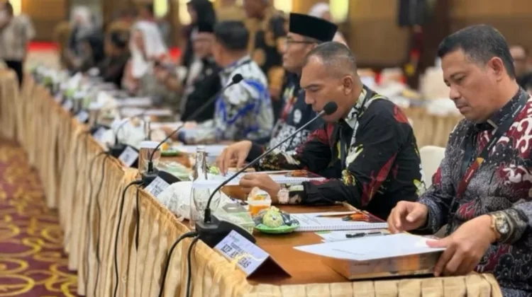 Wabup Lingga Hadiri RUPS BRK Syariah Bahas Pengembangan