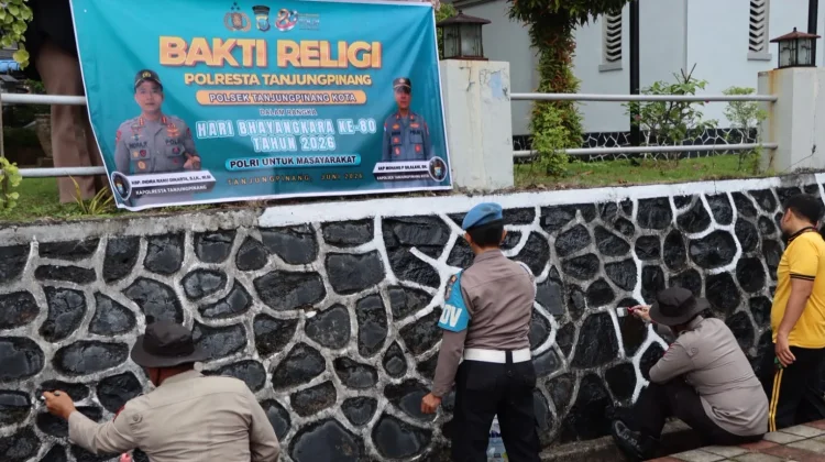 Polsek Tanjungpinang Kota Laksanakan Bakti Religi di Gereja.