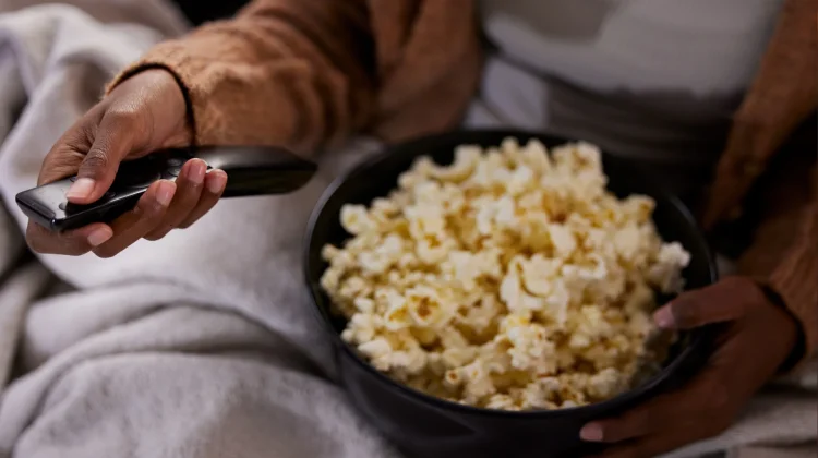 Hati-hati, Binge Watching Picu Risiko Kesehatan
