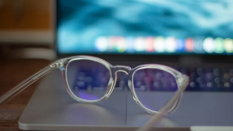 Blue Light Glasses: Beneran Efektif atau Cuma Tren?