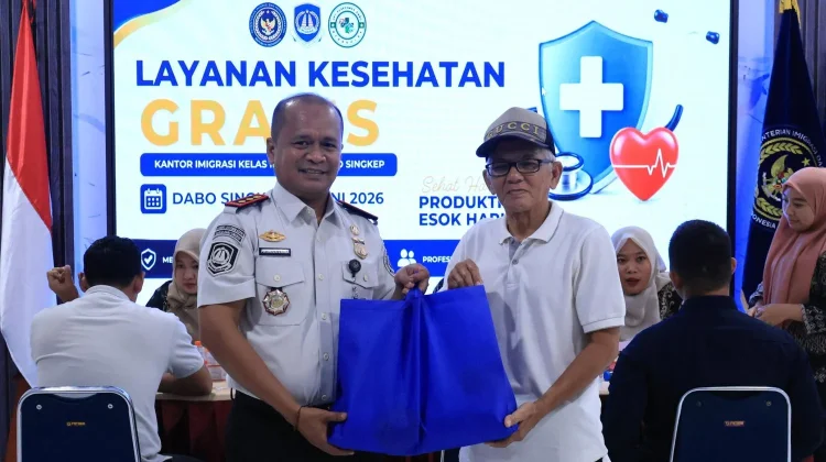 Imigrasi Dabo Cek Kesehatan dan Baksos untuk Warga