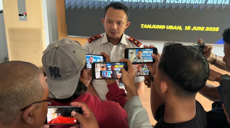 Imigrasi Tanjung Uban Deportasi WN Maroko Penyalahguna Izin Tinggal