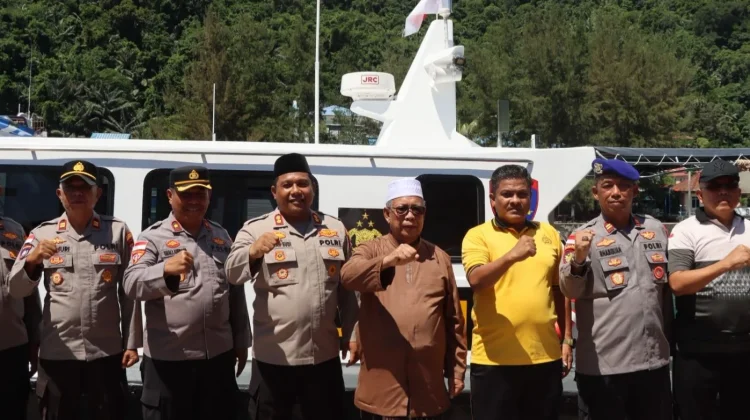 Tepung Tawar Sambut Kapal Patroli Baru di Anambas