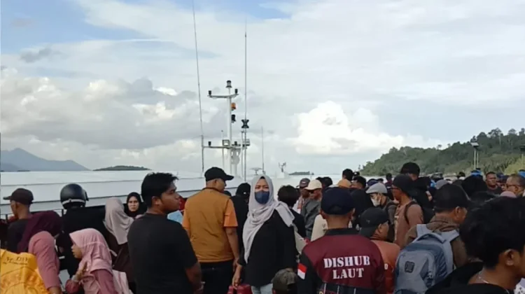 Libur Sekolah Dongkrak Lonjakan Penumpang di Pelabuhan Jagoh