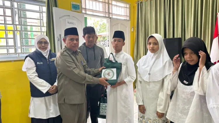 Kemenag Lingga Salurkan Santunan Yatim Disabilitas 91 Anak