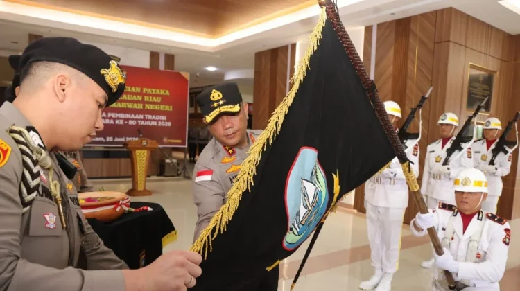 Polda Kepri Laksanakan Upacara Pensucian Pataka "Seligi Marwah Negeri"