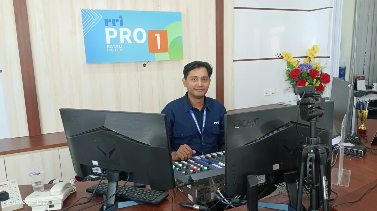 Joshua Bagikan Kisah Satu Dekade Menjadi Penyiar Radio