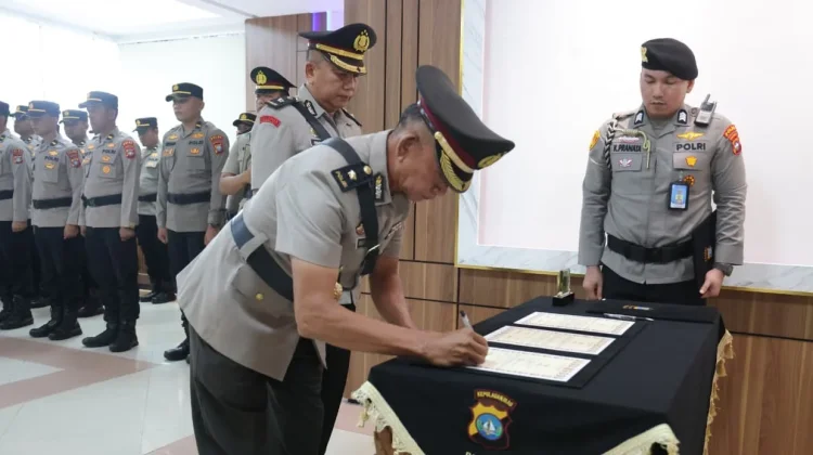 Penyerahan Jabatan Karolog dan Ps. Kayanma Polda Kepri