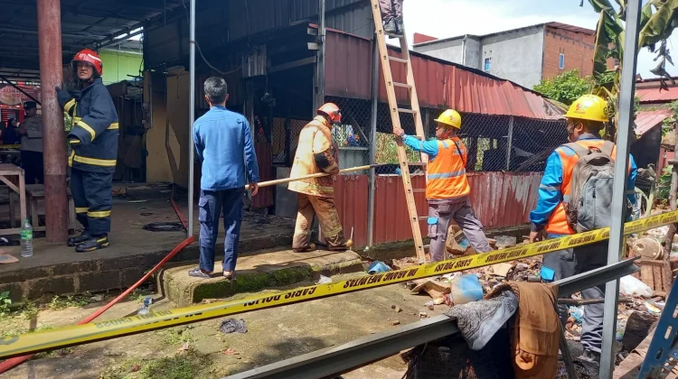Dapur Warung Ganet Terbakar, Api Diduga Berasal saat Memasak