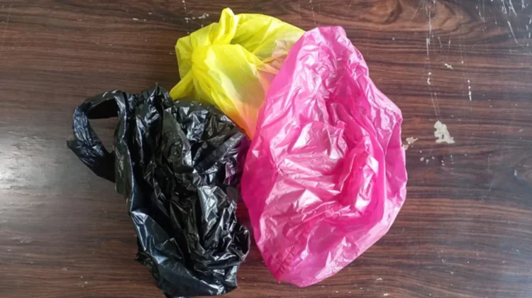 Mengurangi Penggunaan Plastik Demi Menjaga Lingkungan