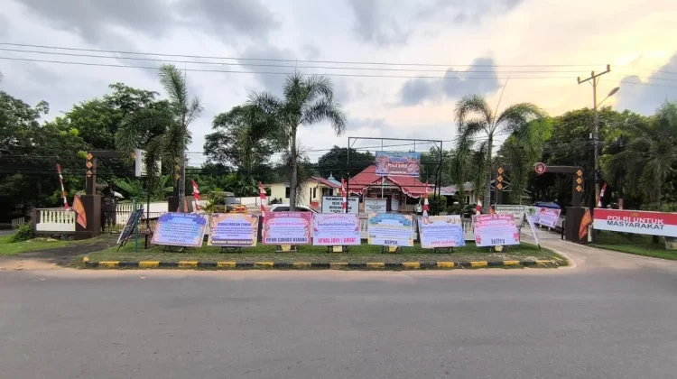 Masyarakat Beri Apresiasi kepada Polsek Bintan Timur lewat Papan Bunga