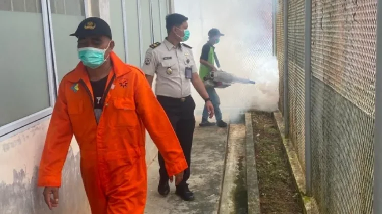 Cegah DBD, Lapas Narkotika Tanjungpinang Gelar Fogging di Seluruh Area
