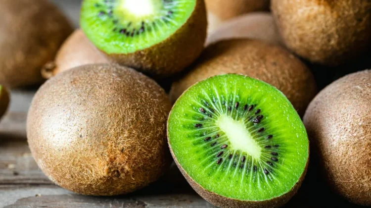 Kiwi, Buah Kecil Penuh Vitamin C