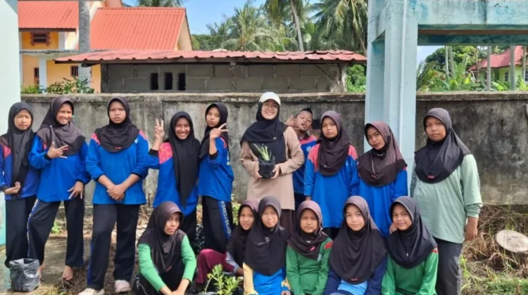 Melalui MATAMUDA, KUA Senayang Ajak Siswa MTs Peduli Lingkungan