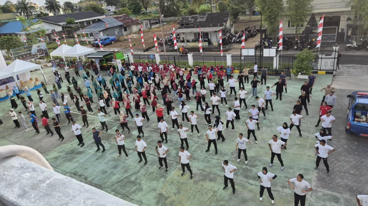 Kejari Laksanakan Senam Sehat dan Pengobatan Gratis