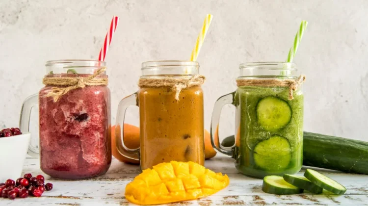 Smoothie atau Jus Buah, Mana yang Lebih Sehat?