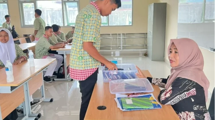 Kebijakan Pengumpulan HP di MAN Tanjungpinang Tingkatkan Fokus Belajar Siswa