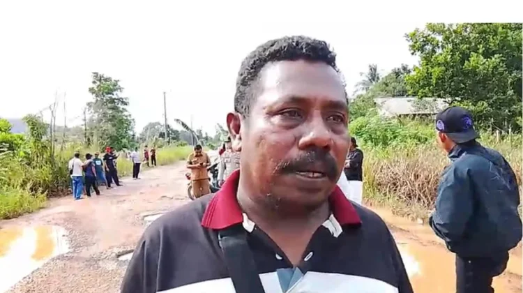 Warga Kampung Banjar Baru Gelar Aksi Damai Tuntut Perbaikan Jalan