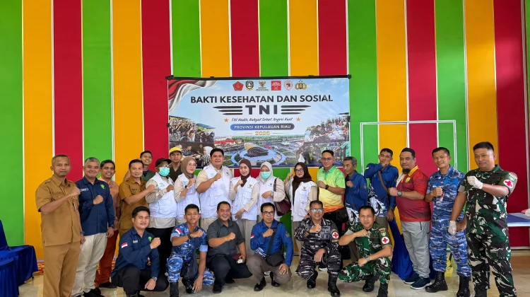Sidokkes Polresta Tanjungpinang Sukseskan Khitan Gratis dan Bakti Sosial TNI