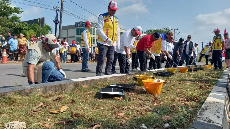 BPJN Kepri Percantik Jalan Nasional di Tanjungpinang Sambut HUT Ke-81 RI