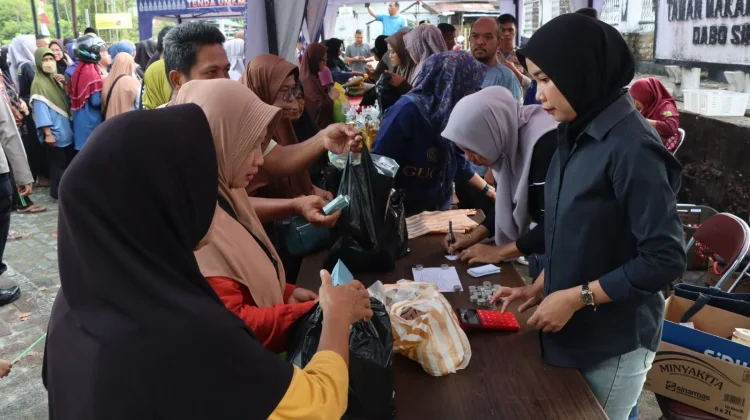 Pangan Murah Polres Lingga Ludes Diserbu Warga Dabo