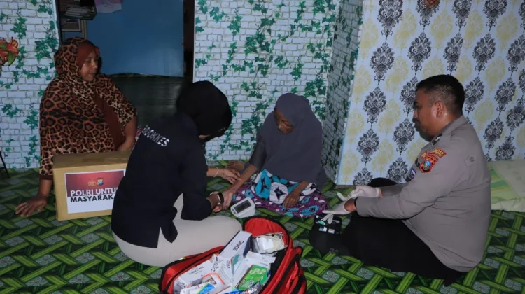 Program Jumat Berkah: Polres Anambas Salurkan Bansos dan Layanan Kesehatan