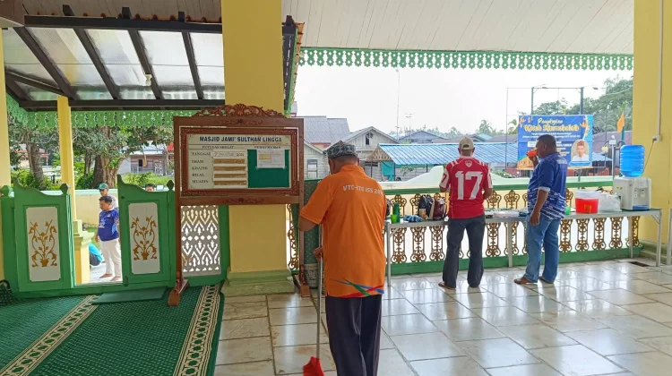 Geber Mas Kemenag Lingga Hidupkan Gotong Royong Warga